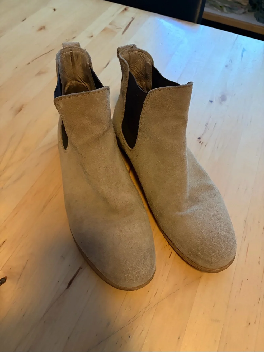Men's Suede Chelsea-Style Derby Boots in Light Tan